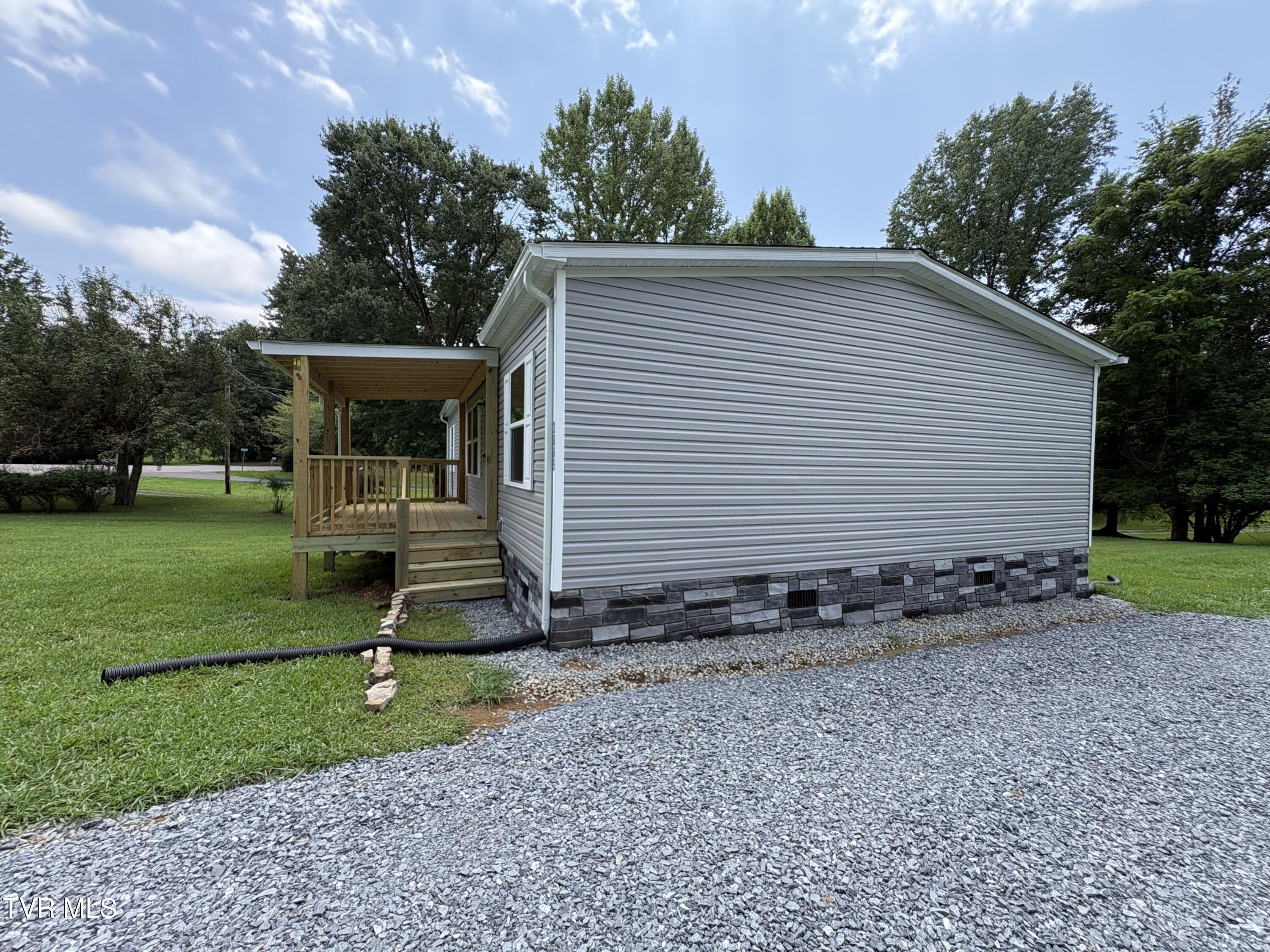 2865 Devault Bridge Road Piney Flats, TN 37686 - Photo 8 of 72 IMG_9815
