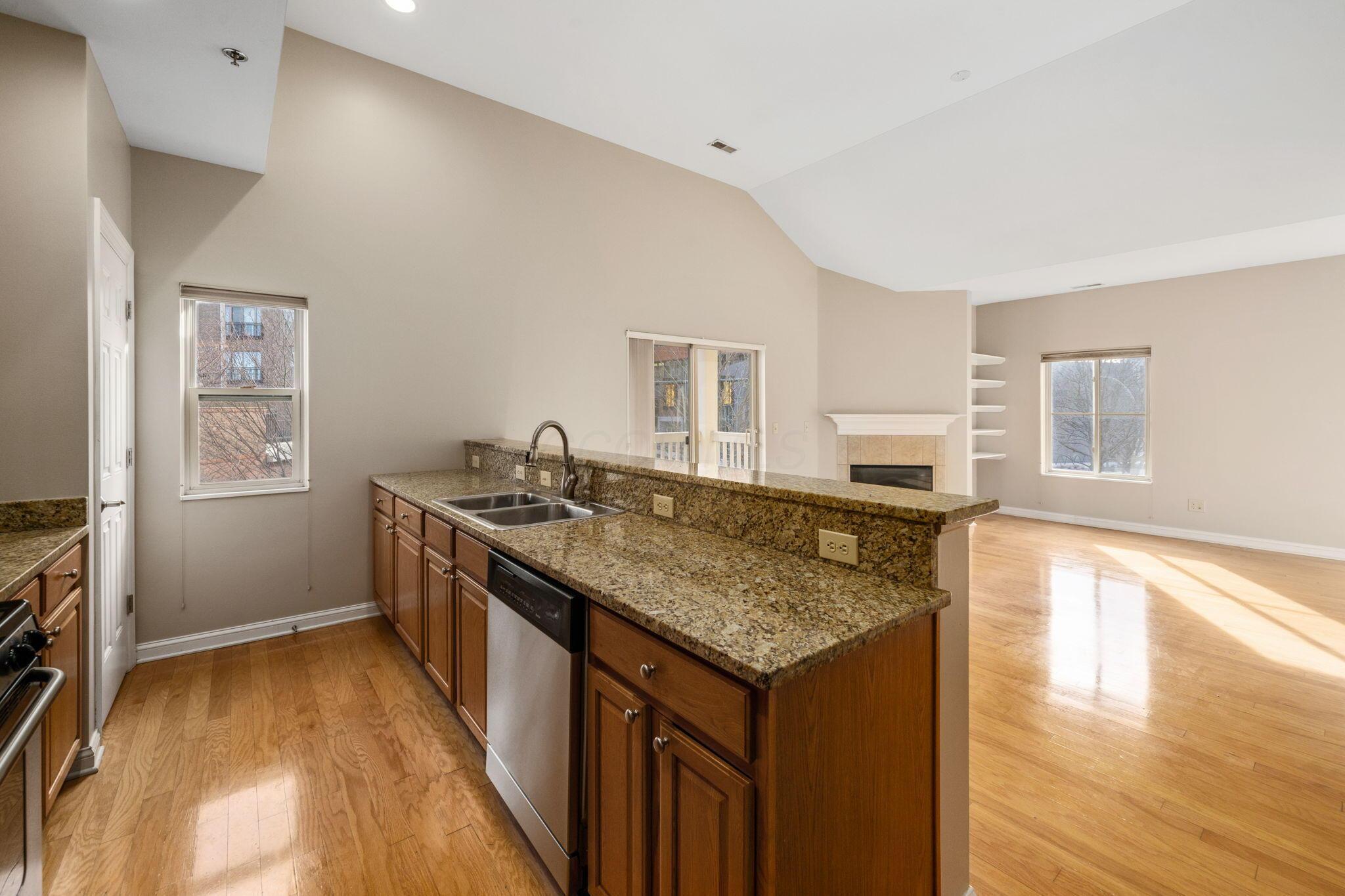 1744 Ridgecliff Road, Unit 12 Columbus, OH 43221 - Photo 27 of 52 28-web-or-mls-DSC08088