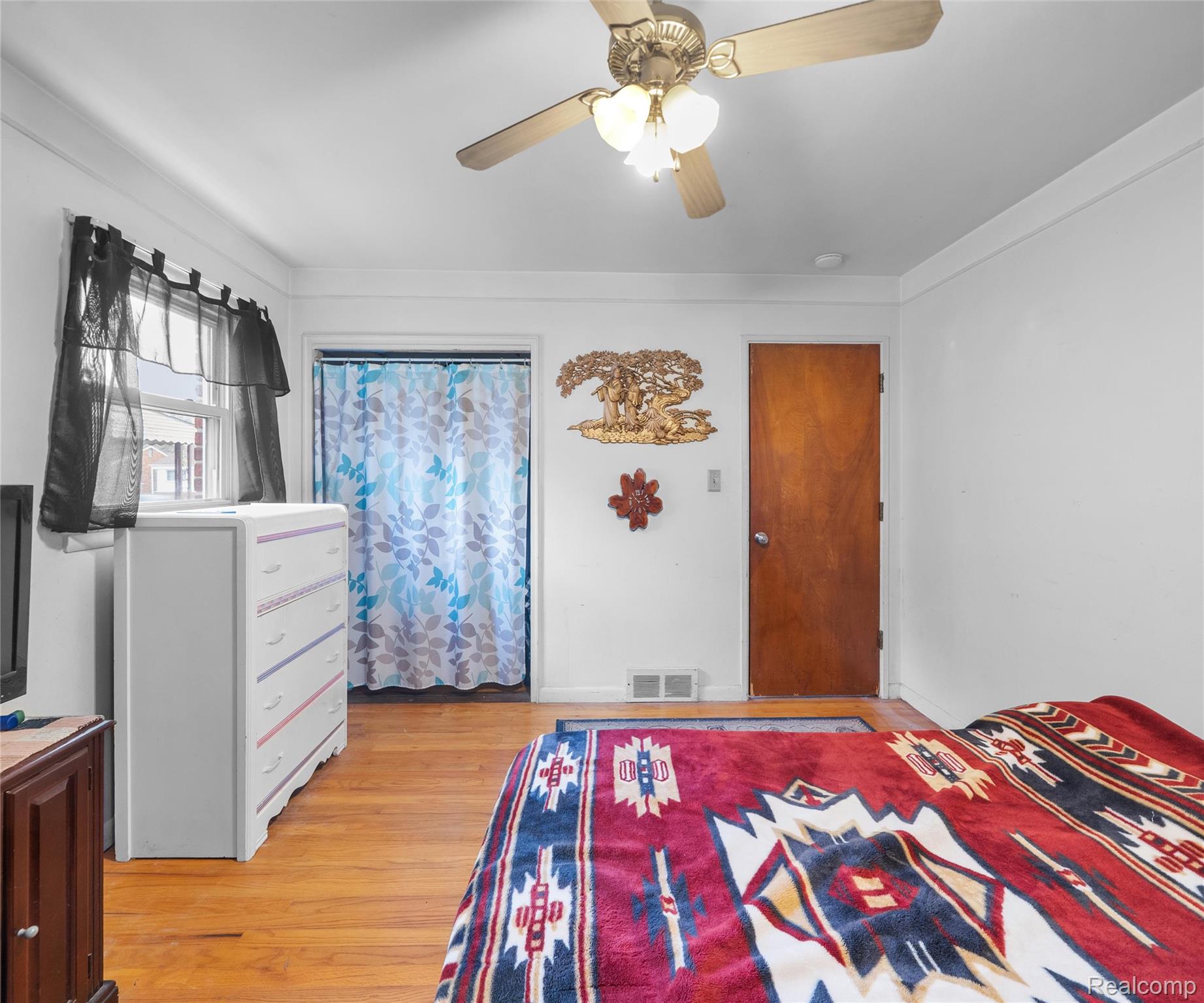28940 Grandview Street Inkster, MI 48141 - Photo 14 of 41 Bedroom featuring light wood-style flooring and ceiling fan
