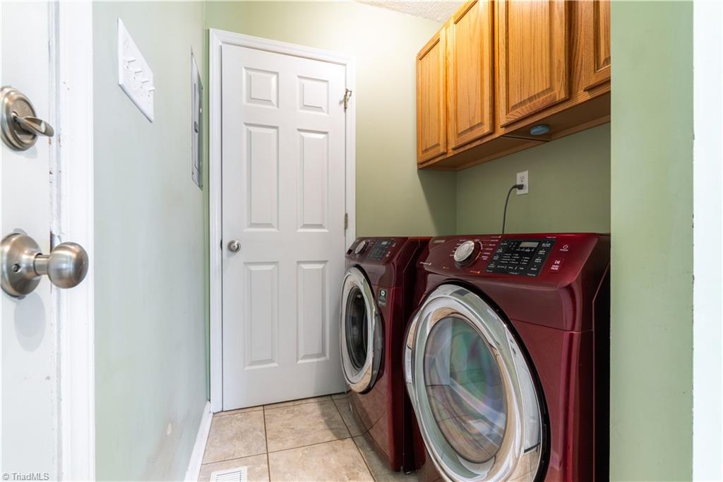 102 Hunters Chase Road Lexington, NC 27292 - Photo 31 of 43 Laundry Room off the Kitchen