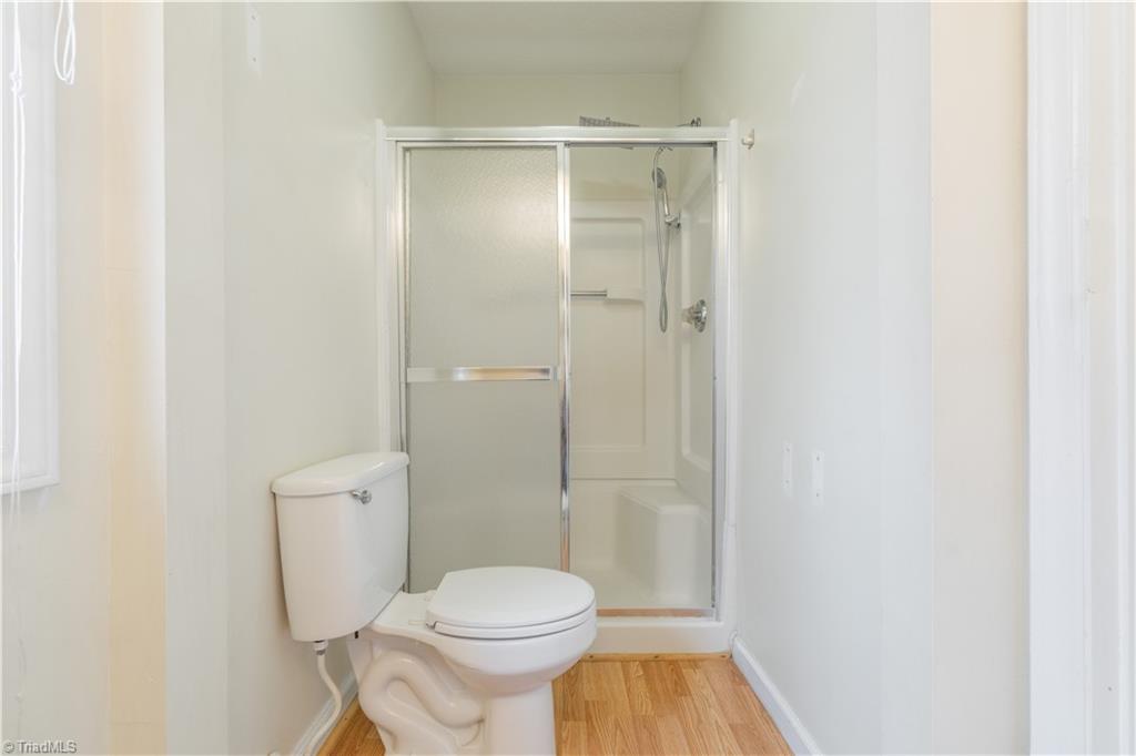 102 Hunters Chase Road Lexington, NC 27292 - Photo 42 of 43 Primary En Suite Bathroom