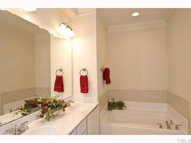 2306 Dunlin Lane Raleigh, NC 27614 - Photo 4 of 12 Large master bath with separate shower, clean and just like new.