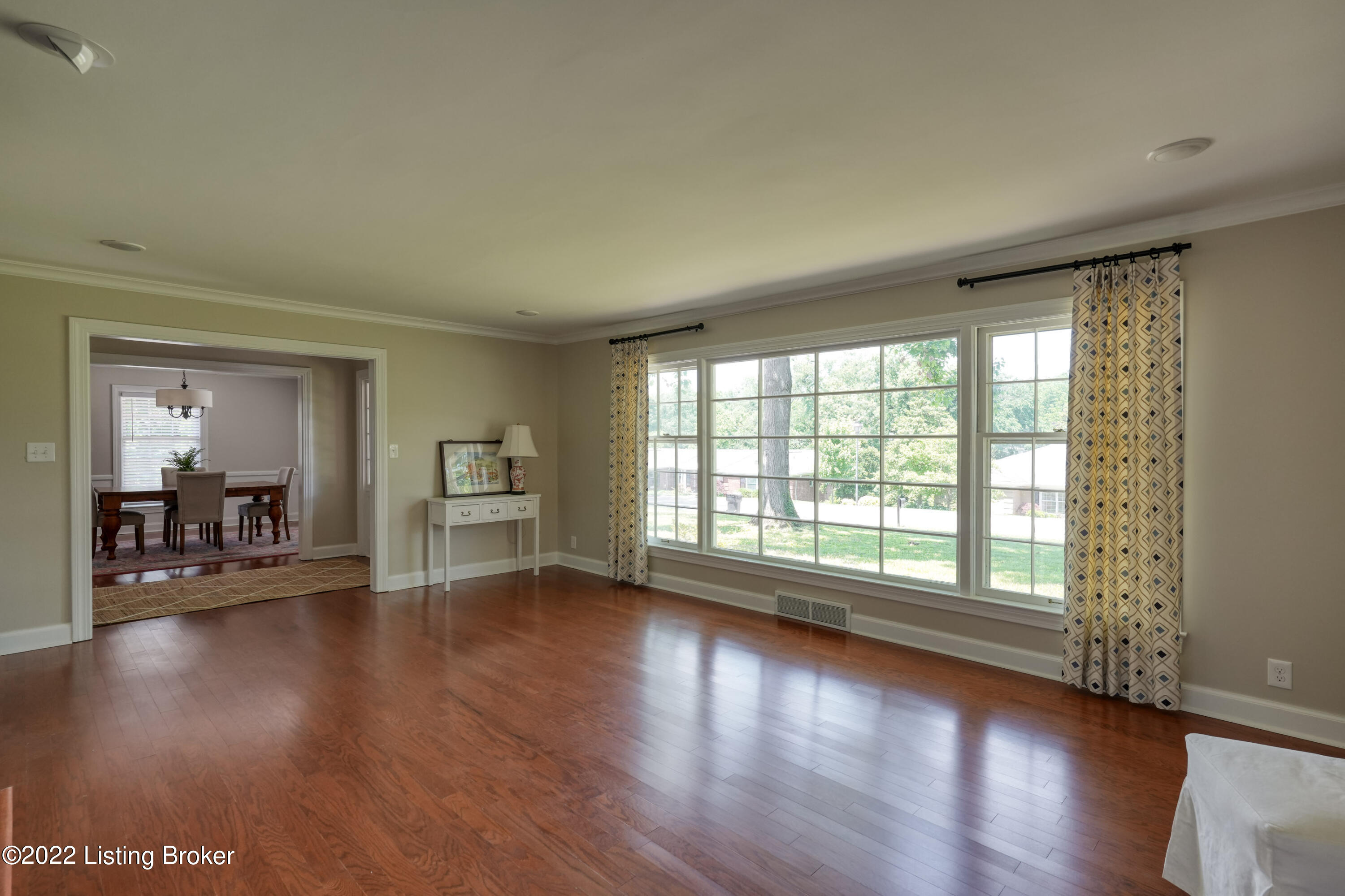 510 Ridgewood Road Louisville, KY 40207 - Photo 8 of 42 009 - 20210531 703602