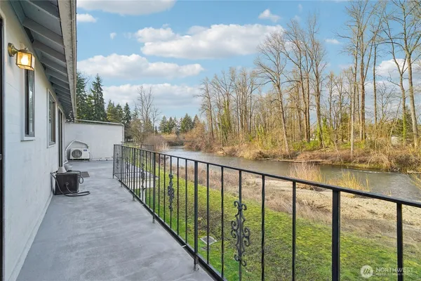 a view of a house with porch