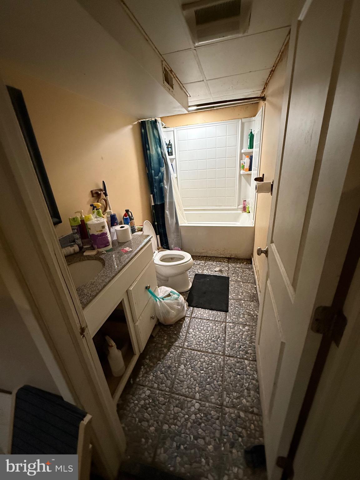 1602 Harvey Road Wilmington, DE 19810 - Photo 12 of 34 a living room with furniture and a window