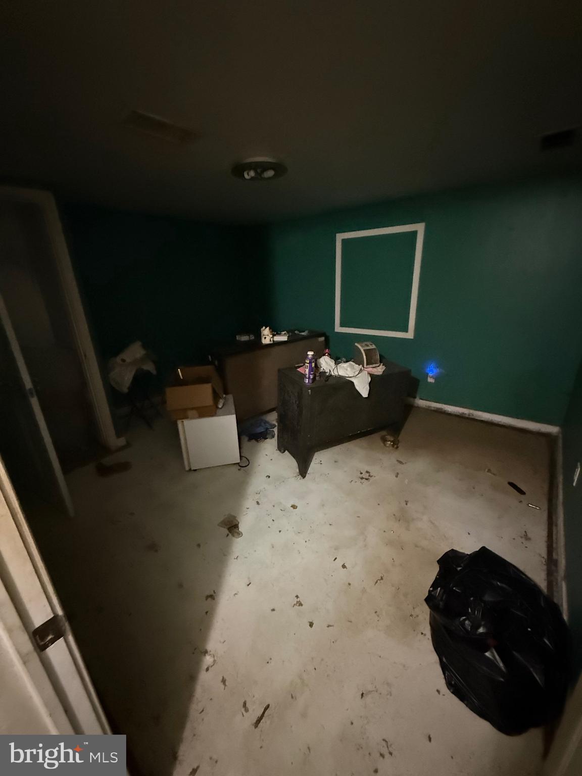 1602 Harvey Road Wilmington, DE 19810 - Photo 18 of 34 a living room with furniture and a flat screen tv