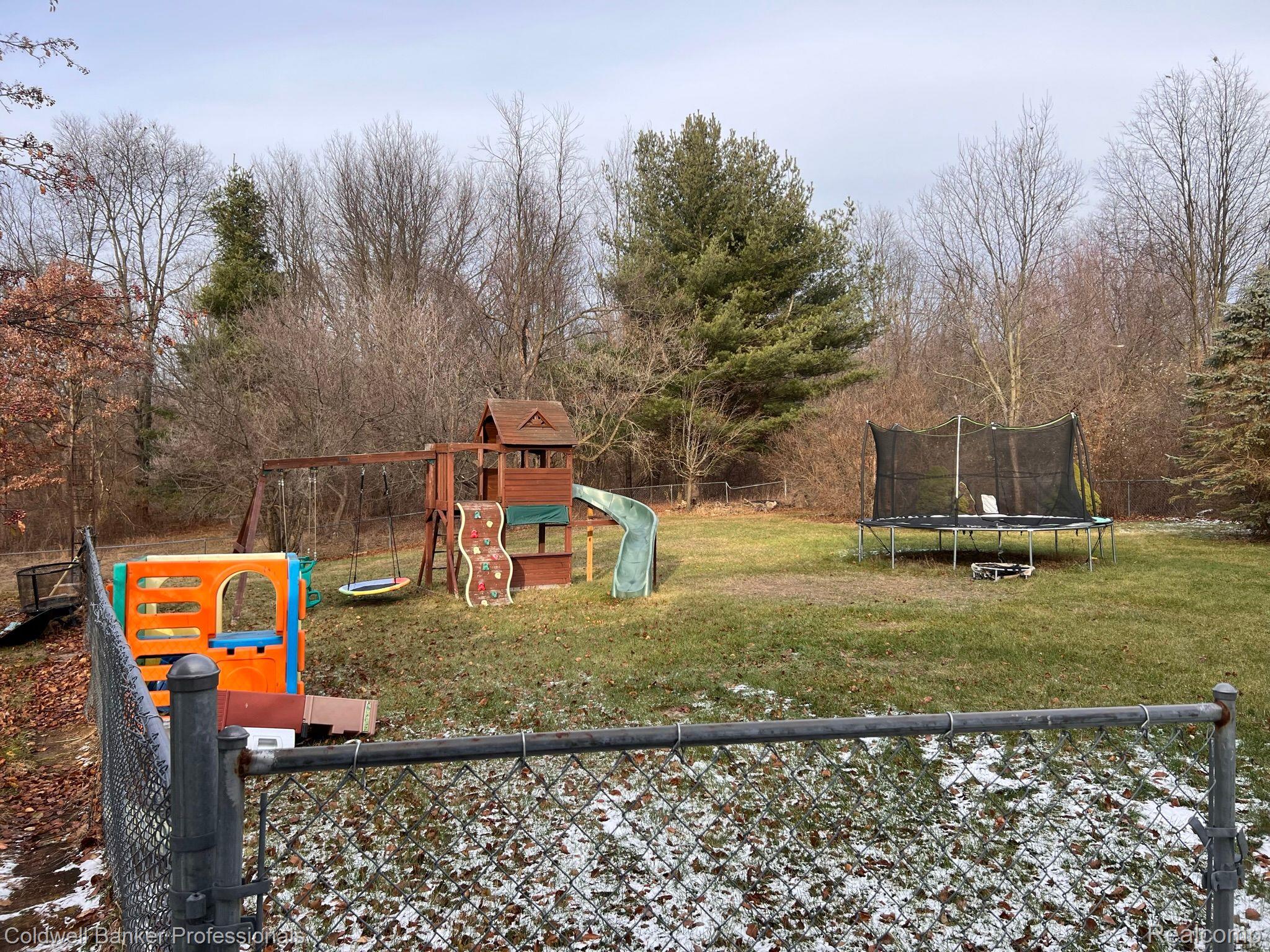 2215 East Burnside Road North Branch, MI 48461 - Photo 29 of 33 Fenced in Backyard view 2