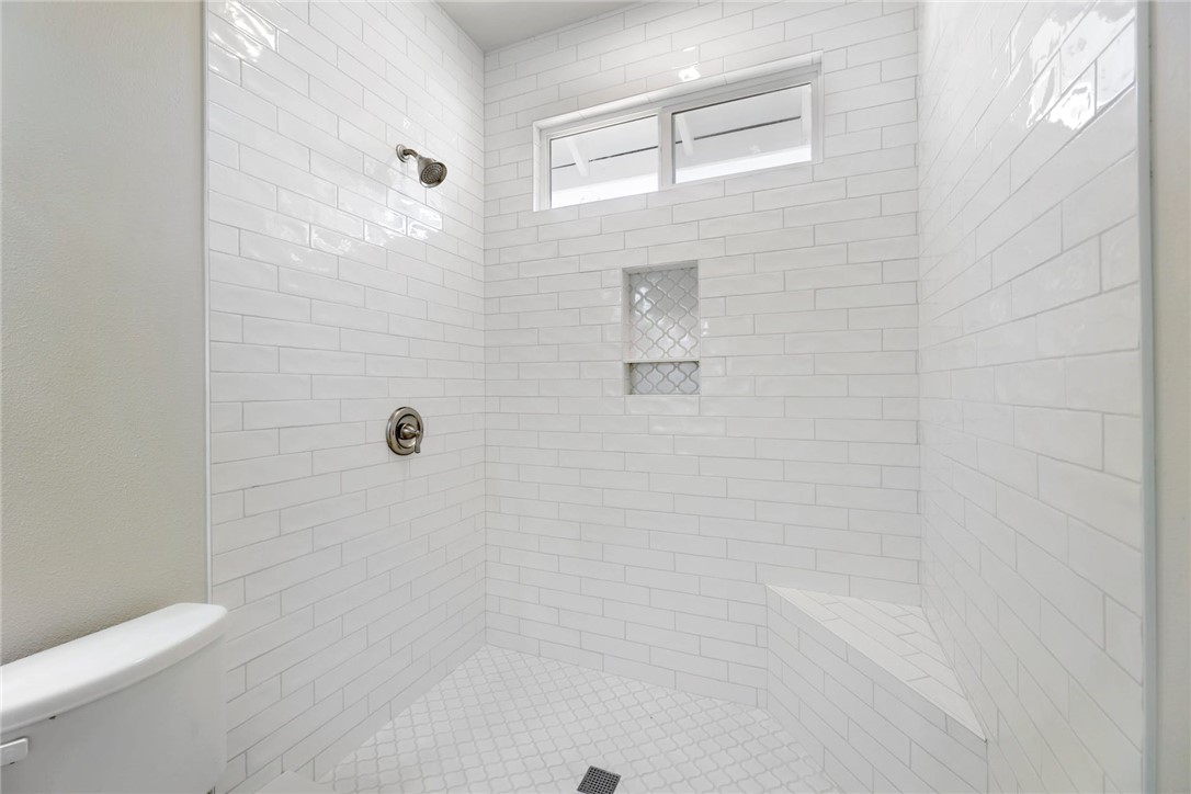 719 West 3rd Street Taylor, TX 76574 - Photo 17 of 31 Custom shower