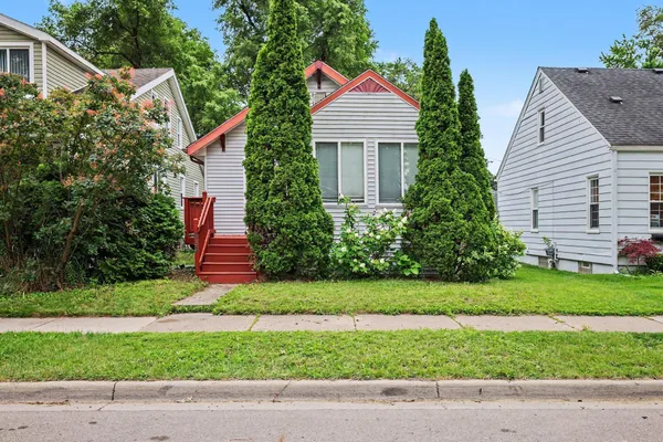 $240,000 | 536 East Oakridge Avenue, Ferndale, MI 48220