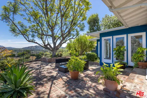 $1,699,999 | 3661 Sunswept Drive, Studio City, CA 91604