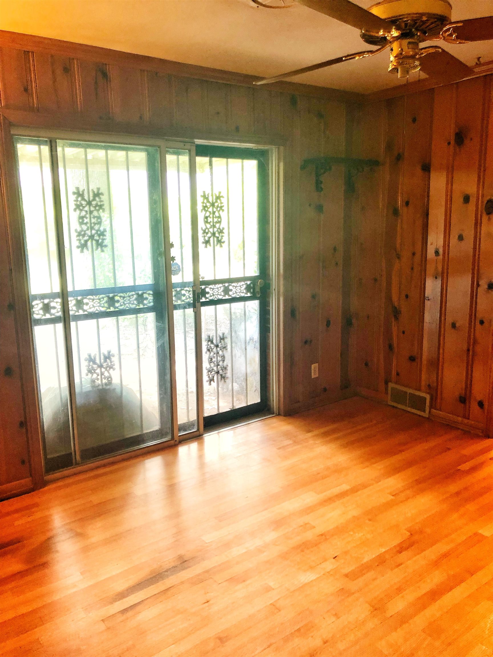 1629 Rabb Road Memphis, TN 38119 - Photo 15 of 21 a view of an empty room with a window