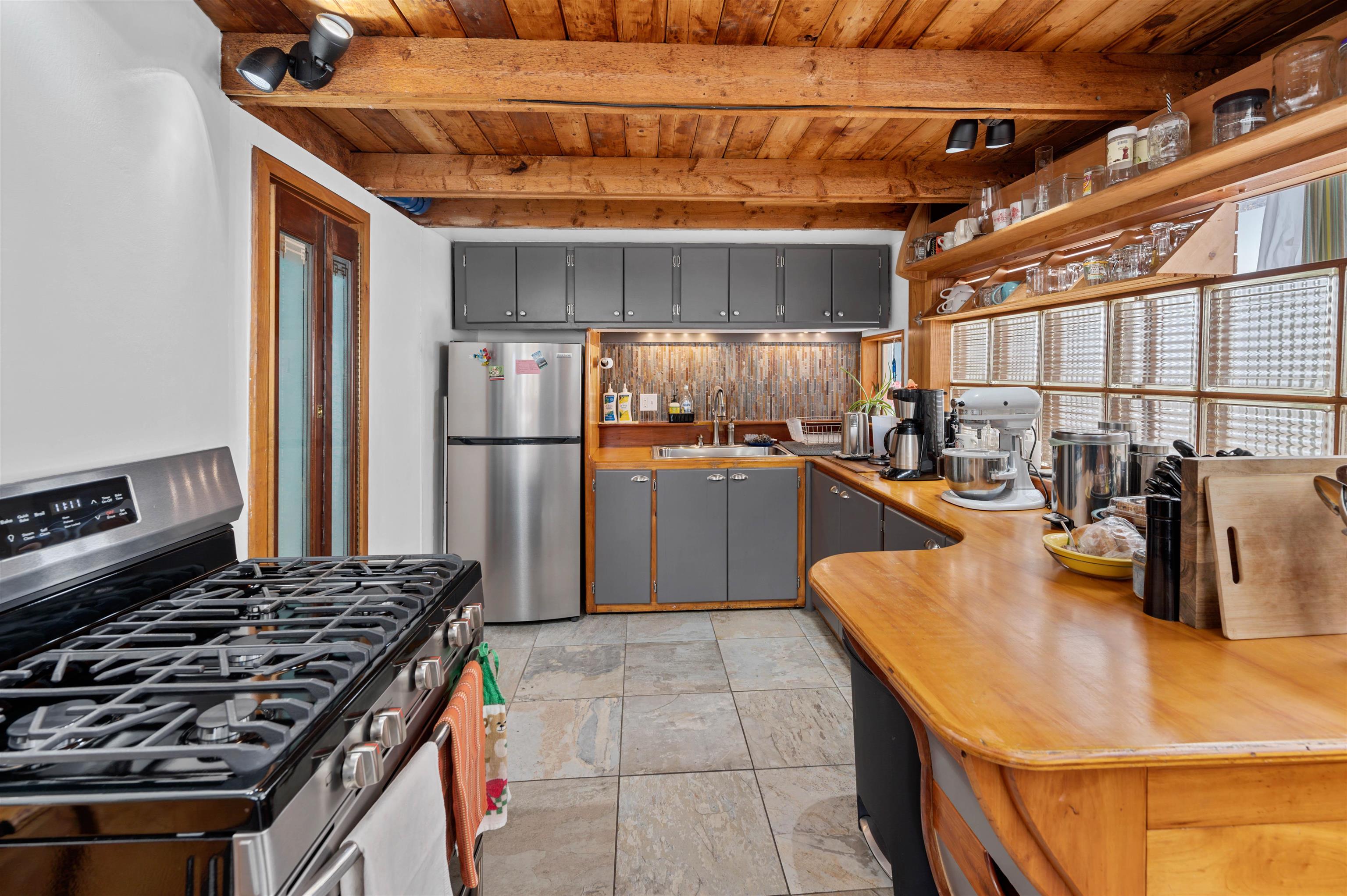 16 Dimetro Road, Unit 9 Warren, VT 05674 - Photo 5 of 35