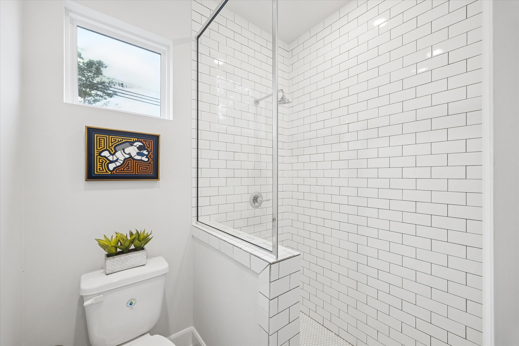 1055 Timbergrove Yards Lane Houston, TX 77008 - Photo 22 of 27 a bathroom with a toilet and a shower