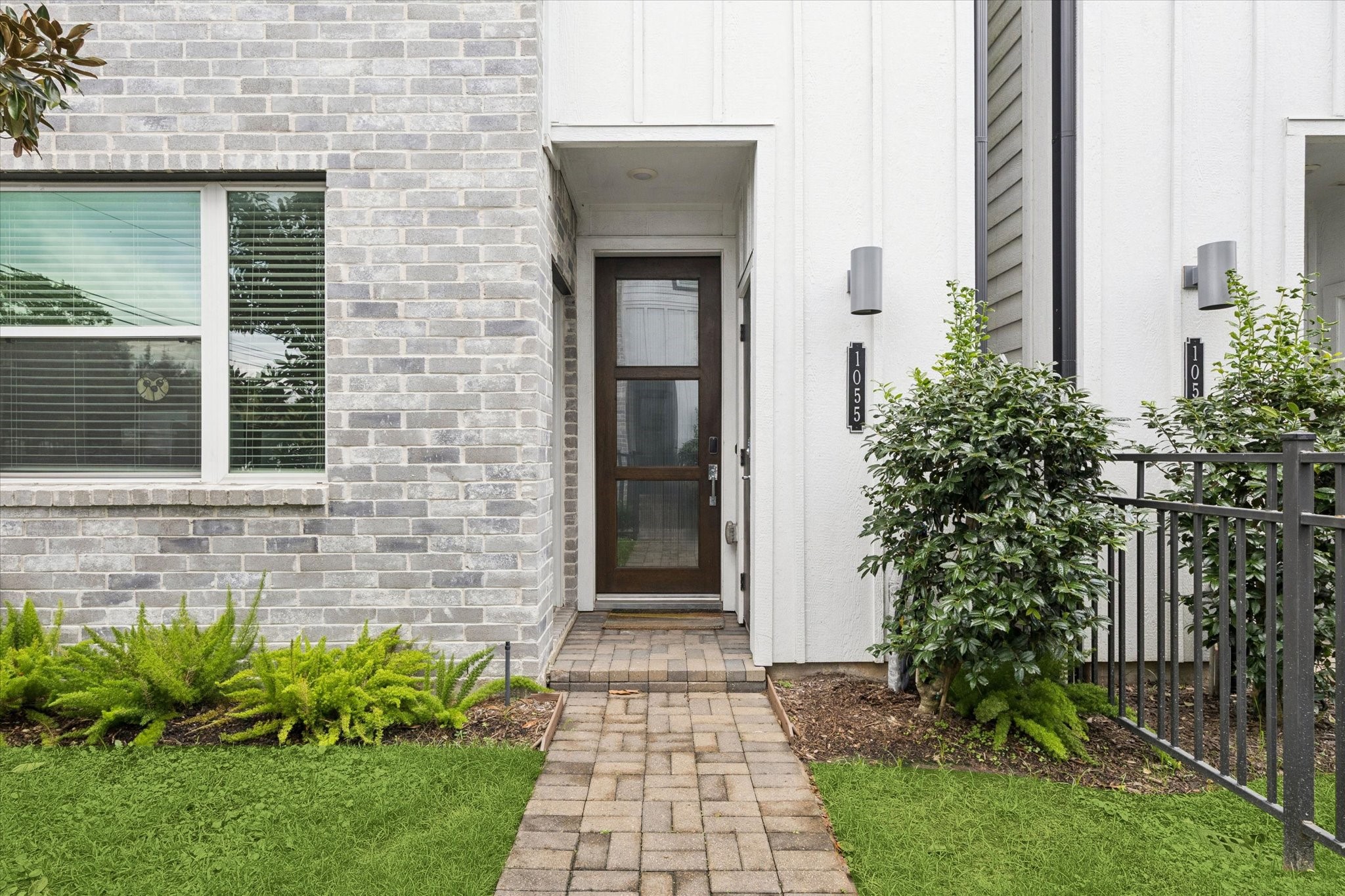 1055 Timbergrove Yards Lane Houston, TX 77008 - Photo 3 of 27 a front view of a house with a garden