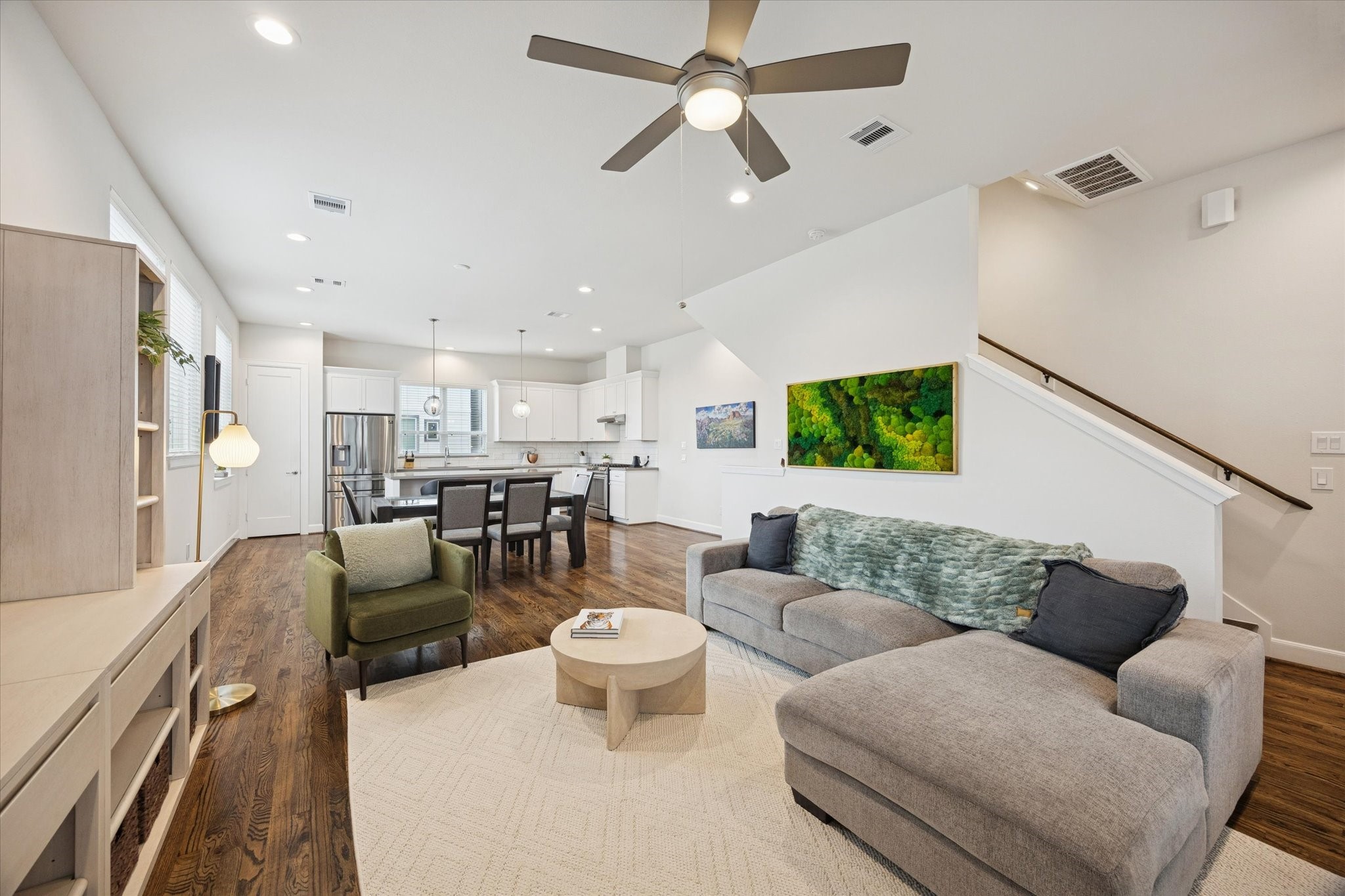 1055 Timbergrove Yards Lane Houston, TX 77008 - Photo 7 of 27 a living room with furniture and a flat screen tv