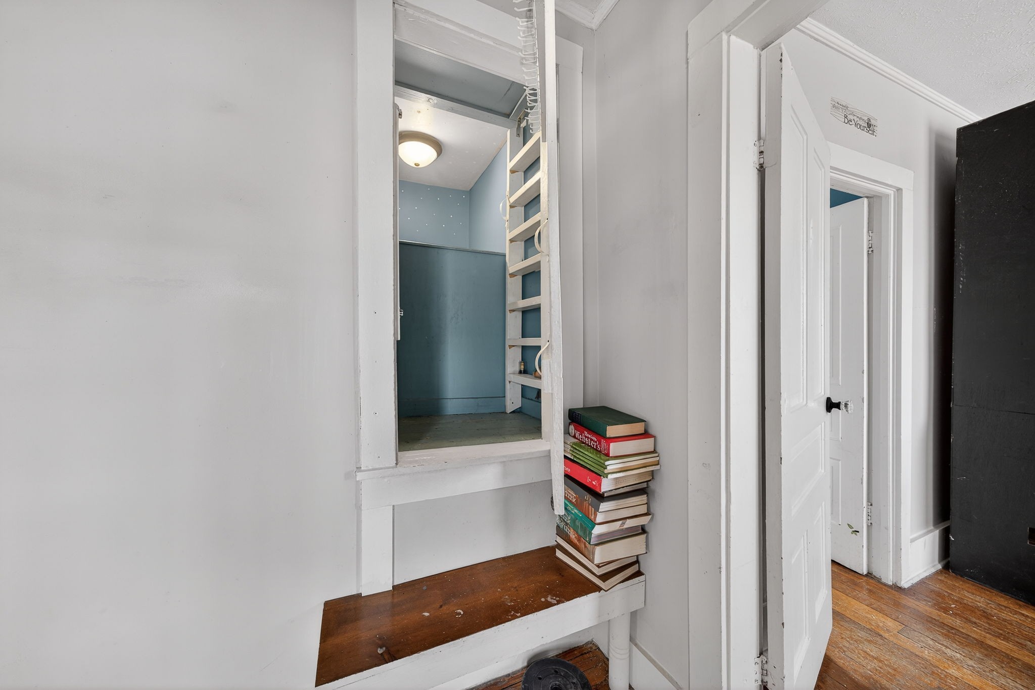 7 Marshall Street Sparta, TN 38583 - Photo 17 of 36 a room with furniture and a potted plant