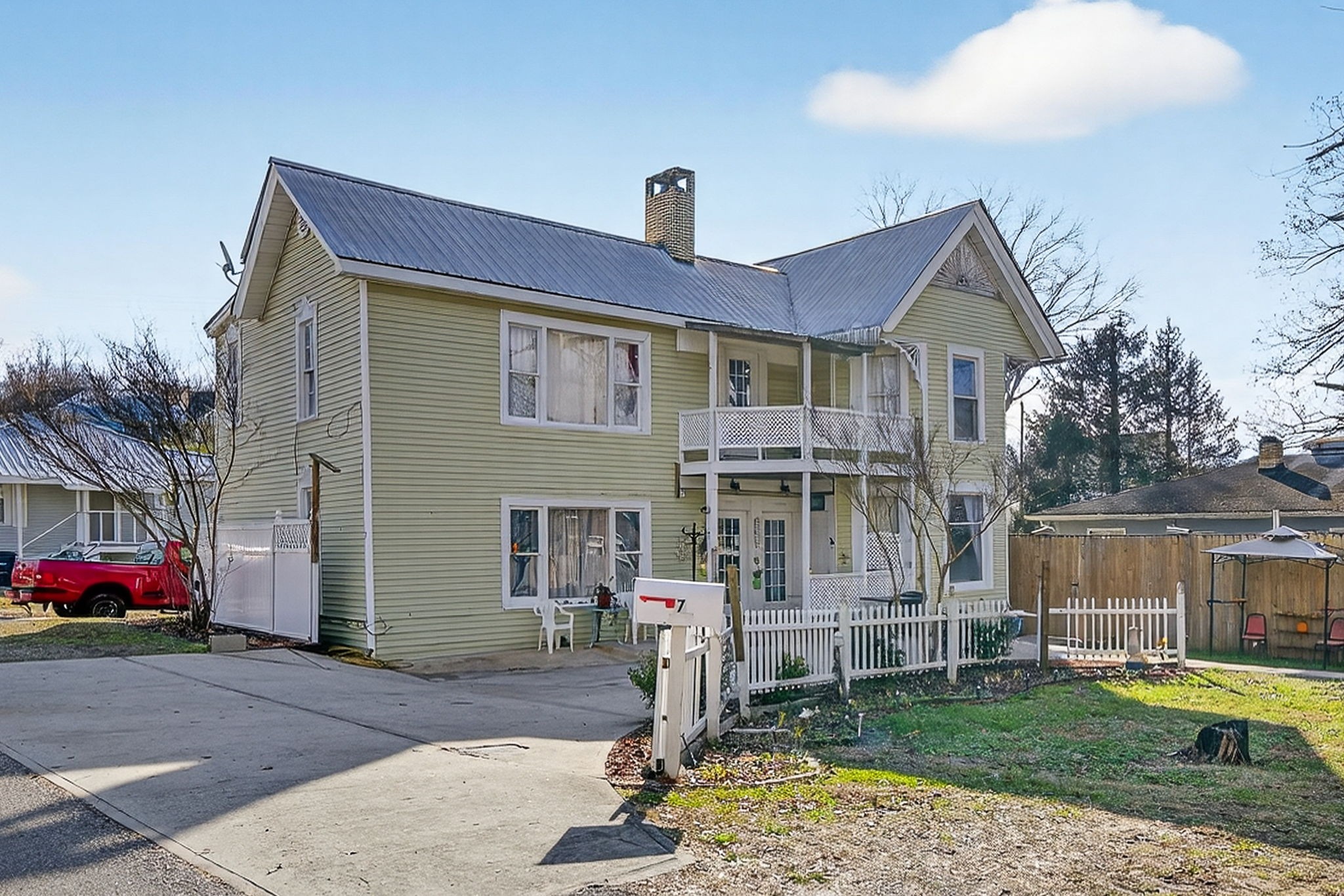 7 Marshall Street Sparta, TN 38583 - Photo 29 of 36 a front view of a house with garden