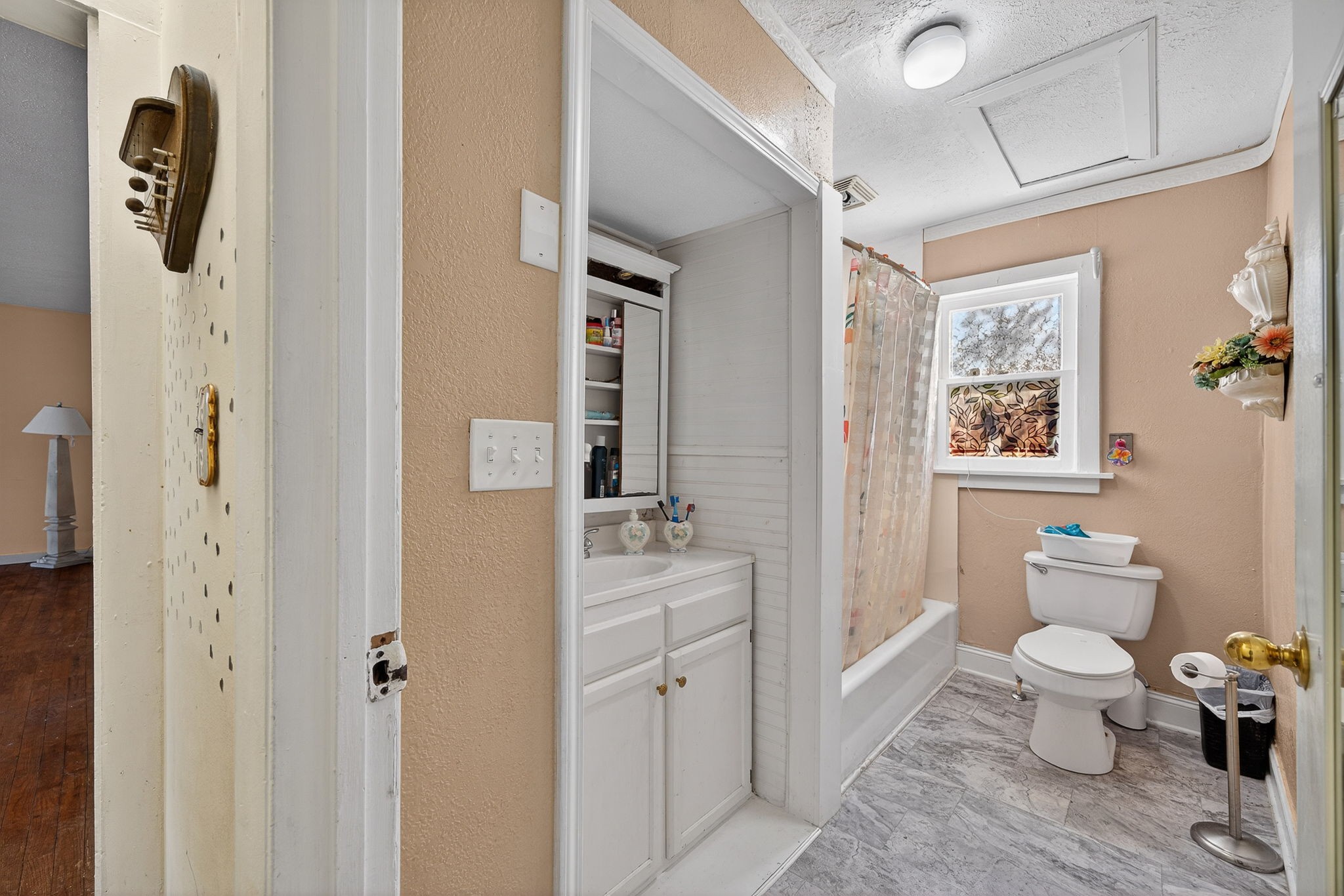 7 Marshall Street Sparta, TN 38583 - Photo 6 of 36 a bathroom with a toilet sink and tub