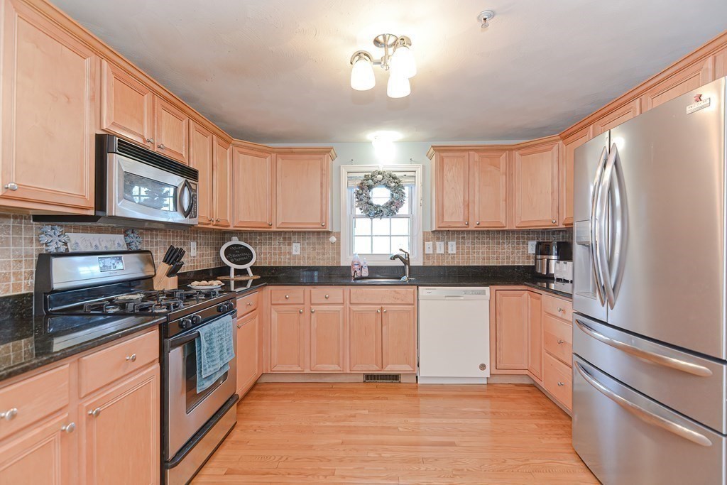 188 Tyngsboro Road, Unit 1 Chelmsford, MA 01863 - Photo 9 of 32