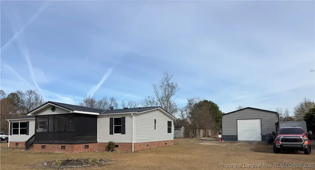 a view of a yard with a house