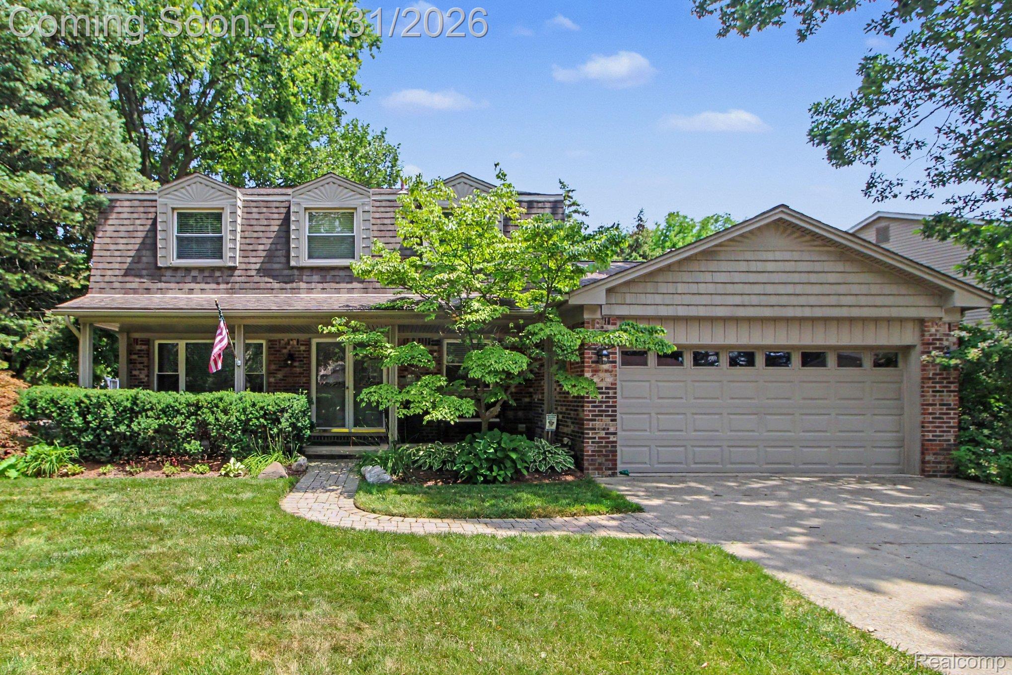 14074 Riverside Drive Livonia, MI 48154 - Photo 2 of 31 002_file_1435.jpg