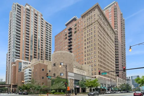 $400,000 | 40 East 9th Street, Unit 1516, Chicago, IL 60605
