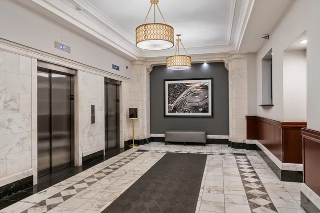 $400,000 | 40 East 9th Street, Unit 1516, Chicago, IL 60605