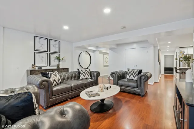 $400,000 | 40 East 9th Street, Unit 1516, Chicago, IL 60605