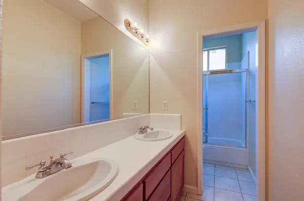 $2,495 | 139 Athens Avenue, Clovis, CA 93611