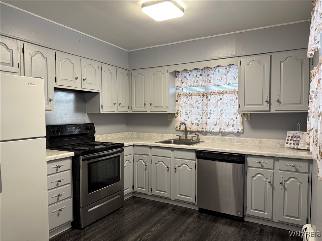 674 79th Street Niagara Falls, NY 14304 - Photo 3 of 16