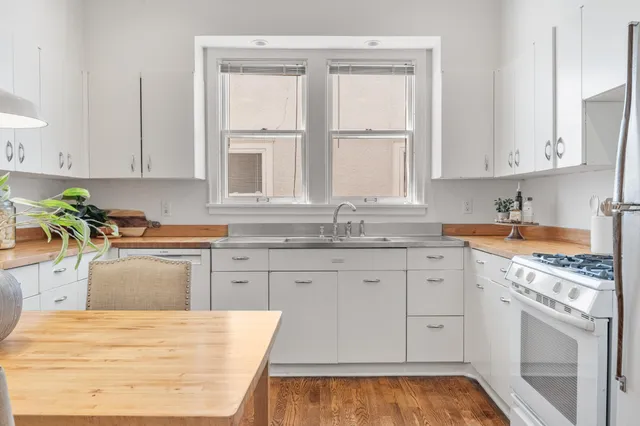 $3,700 | 1621 West 25th Street, Unit 1, Minneapolis, MN 55405