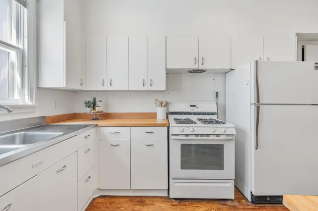 $3,700 | 1621 West 25th Street, Unit 1, Minneapolis, MN 55405