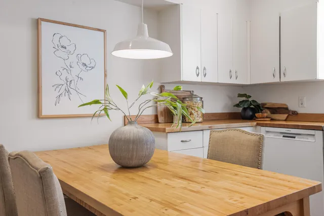 $3,700 | 1621 West 25th Street, Unit 1, Minneapolis, MN 55405