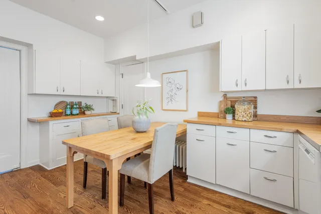 $3,700 | 1621 West 25th Street, Unit 1, Minneapolis, MN 55405