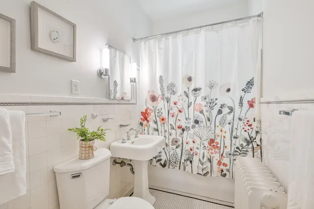 $3,700 | 1621 West 25th Street, Unit 1, Minneapolis, MN 55405