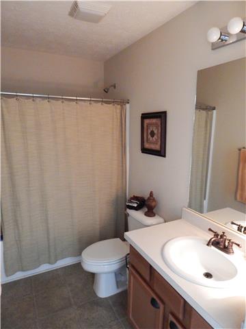 3960 Stephens Ridge Way Antioch, TN 37013 - Photo 13 of 20 Guest bath centrally located with upgraded fixtures.