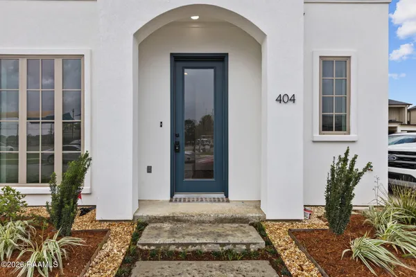 $335,000 | 805 Broyles Lane, Unit 404, Youngsville, LA 70592