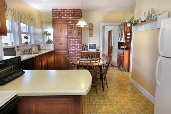 67 Sutherland Road Arlington, MA 02476 - Photo 8 of 24