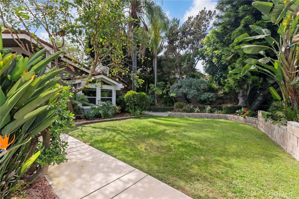 1901 Laurel Road Oceanside, CA 92054 - Photo 8 of 54 Front yard