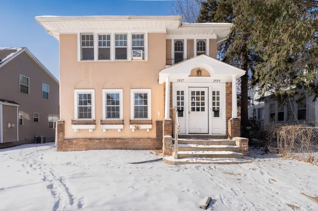 $1,900 | 1917 North Newton Avenue, Minneapolis, MN 55411