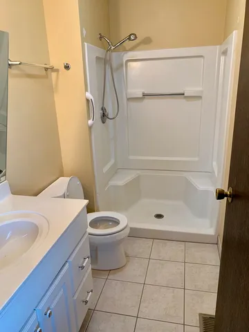 $3,400 | 156 Brookside Drive, Glendale Heights, IL 60139