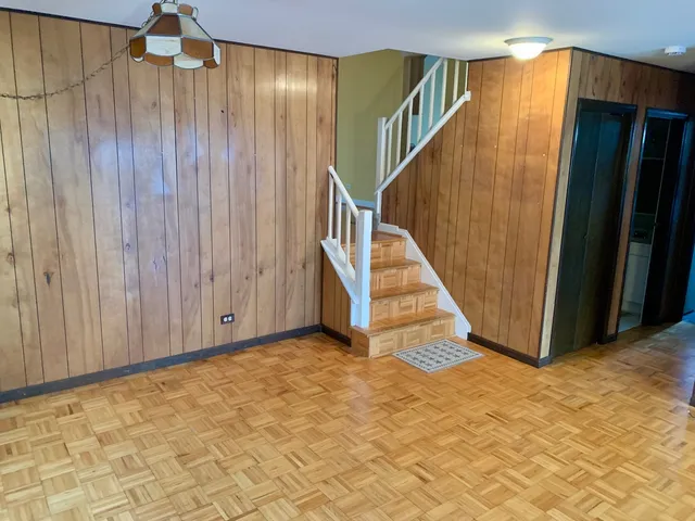 $3,400 | 156 Brookside Drive, Glendale Heights, IL 60139