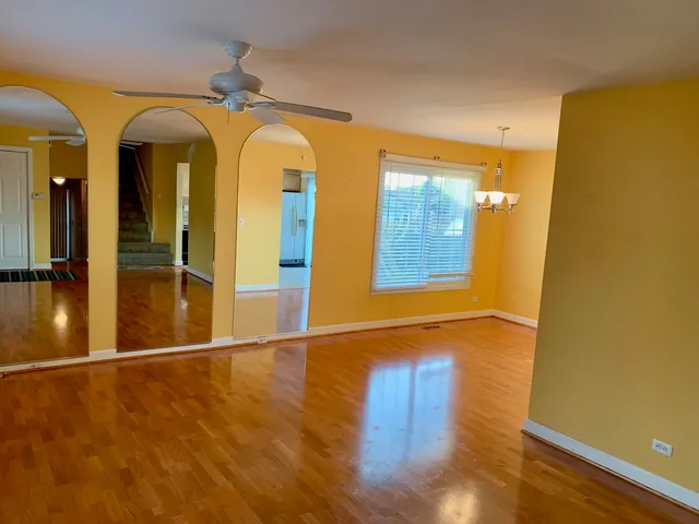 $3,400 | 156 Brookside Drive, Glendale Heights, IL 60139