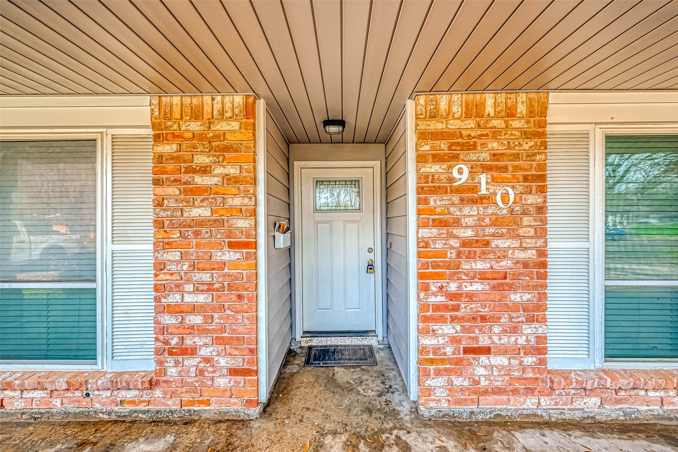 910 Redway Lane Houston, TX 77062 - Photo 2 of 23