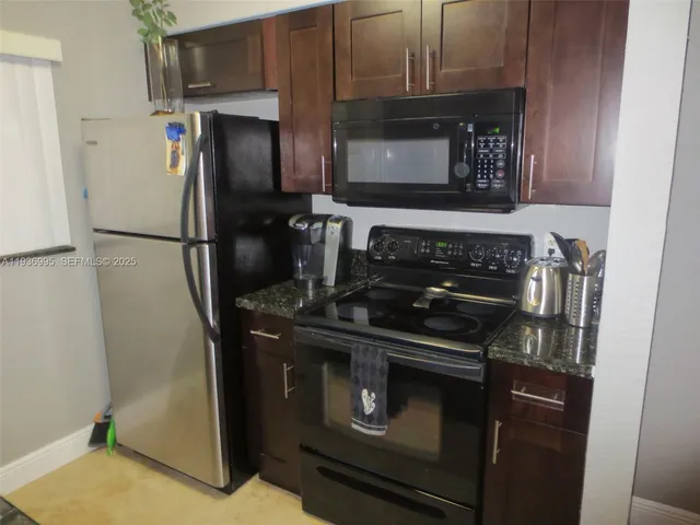 $2,395 | 2811 North Oakland Forest Drive, Unit 106, Oakland Park, FL 33309