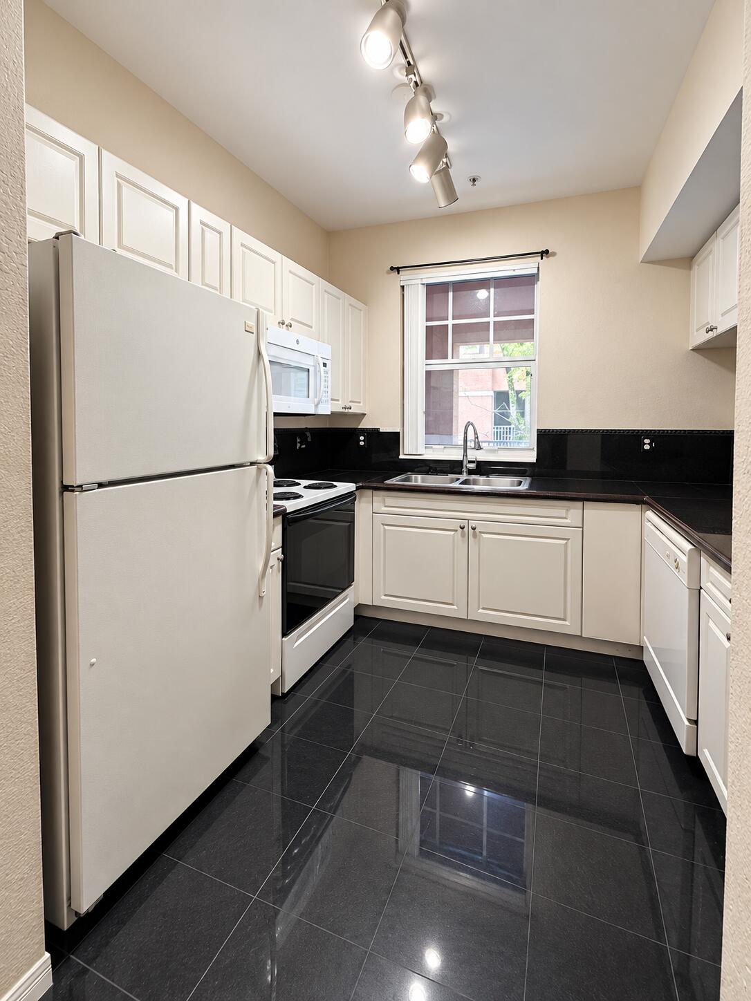 6780 West Sample Road, Unit 6780 Coral Springs, FL 33067 - Photo 2 of 7 KITCHEN