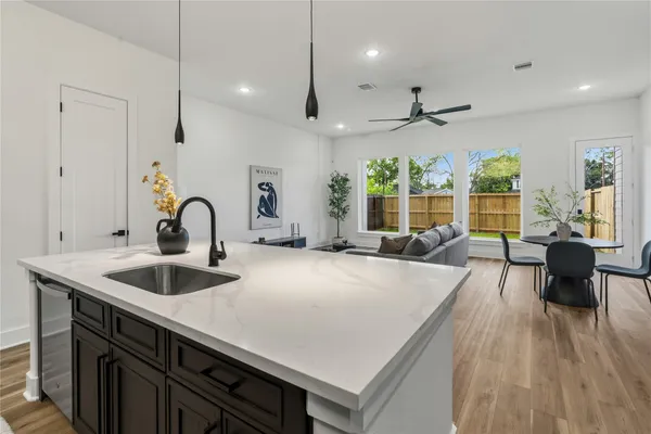 $3,000 | 4661 Phlox Street, Unit B, Houston, TX 77051