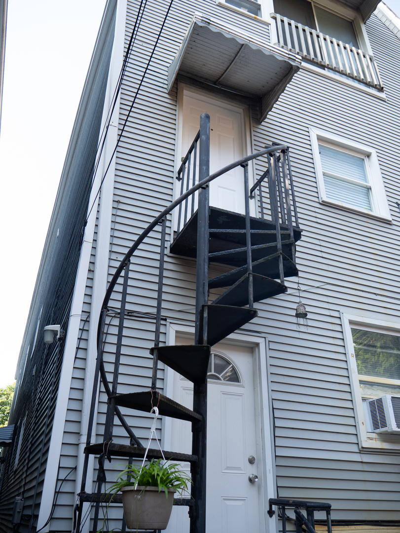 2834 West Fletcher Street, Unit 2R Chicago, IL 60618 - Photo 3 of 12