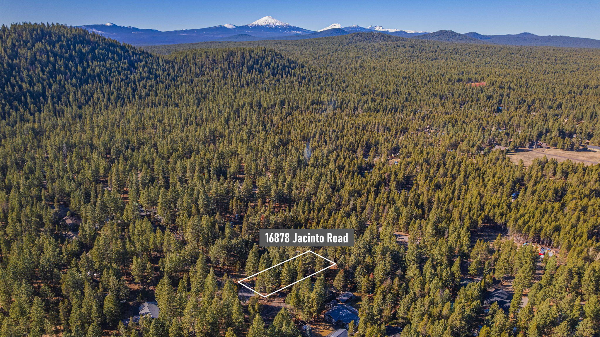16878 Jacinto Road Bend, OR 97707 - Photo 6 of 54 53-web-or-mls-16878 Jacinto-50 with bord