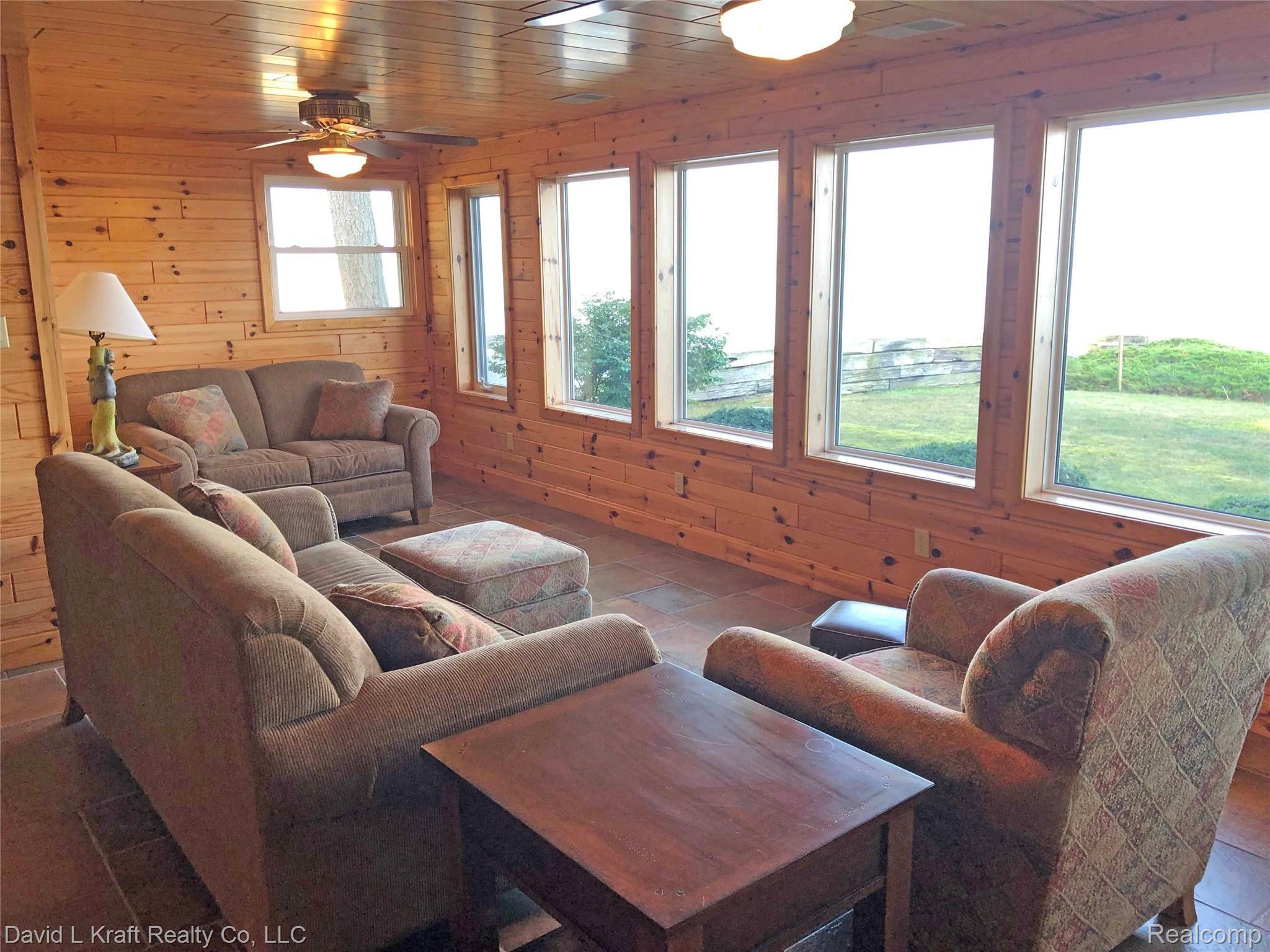 7532 Port Austin Road Pigeon, MI 48755 - Photo 6 of 30 7532PtAustinLR.jpg